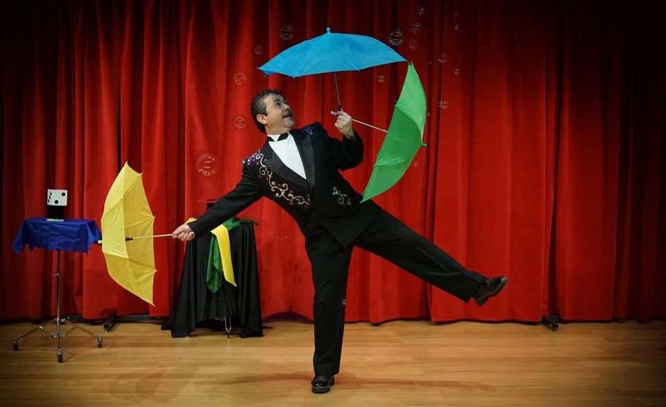 Mago Félix presenta «La magia de la navidad»